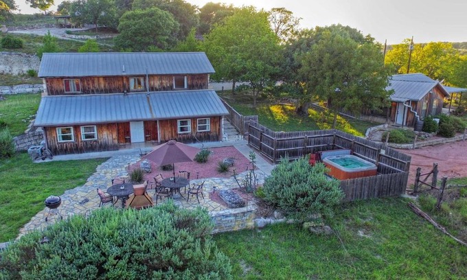 Fredericksburg Bed & Breakfast | A Barn At The Quarry