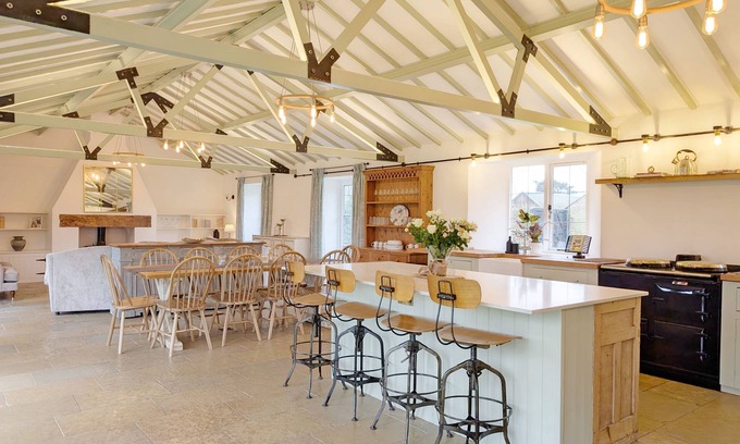Westbourne Cottage | A barn conversion that sleeps 12 guests in 6 bedrooms
