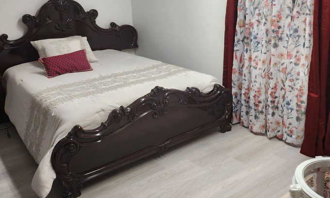 Rosemount House | A basement apartment with one Bed room + suite / fully furnished.