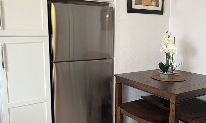 Survey Creek Apartment | A beautiful 1-bed/1 bath with AC and WiFi in a nice neighbor in Coconut Creek.