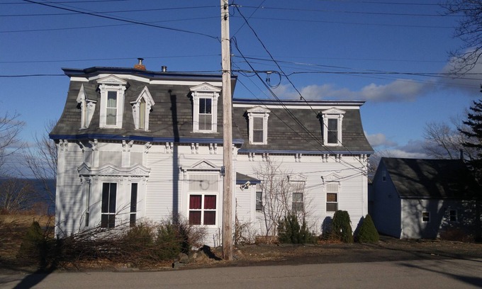 Digby House | A beautiful 5 bedroom 4 bath house with Stunning Ocean View in town of Digby