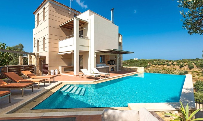 Agia Villa | A beautiful 5 bedroom villa with big private pool, just 7km away from Chania