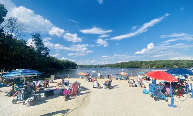 Hamlin Ski Chalet | A Beautiful all Season Chalet in Lake Ariel, Hideout area of Pennsylvania