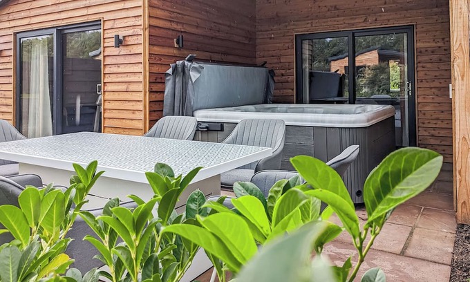 Chirk Bank Ski Chalet | A beautiful bespoke lodge perfect for a family escape with pets.