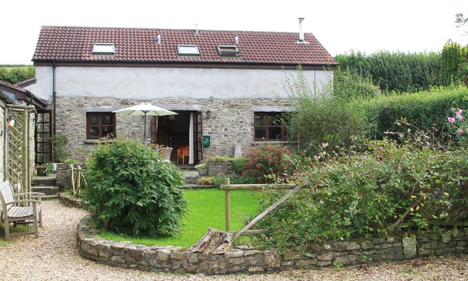 Georgeham House | A beautiful converted barn in Georgeham, with hot tub, 1.5 miles from surf beach