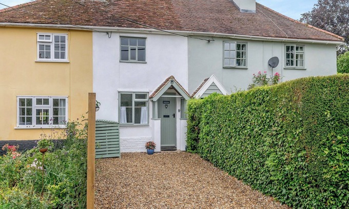 Eye Cottage | A beautiful cosy country cottage set in a tranquil location.