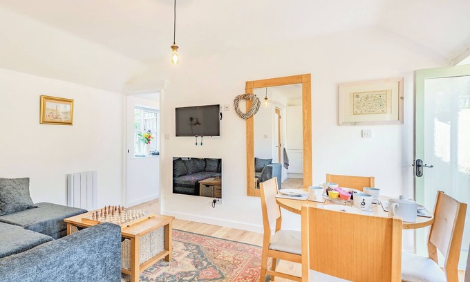 Irstead Cottage | A beautiful cottage to indulge and delight.