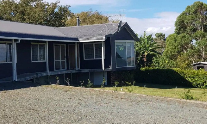 Paparoa House | A beautiful home away from home, set ina rural and natural harbour setting.