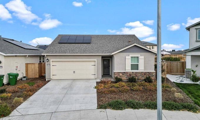 Stockton House | A beautiful home located close to the Lodi Wineries.
