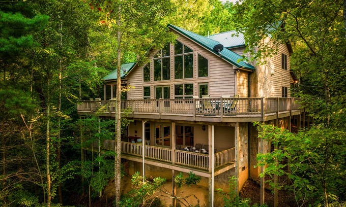 Townsend Cabin | A beautiful, peaceful Smoky Mountain retreat with views. Sleeps 14.