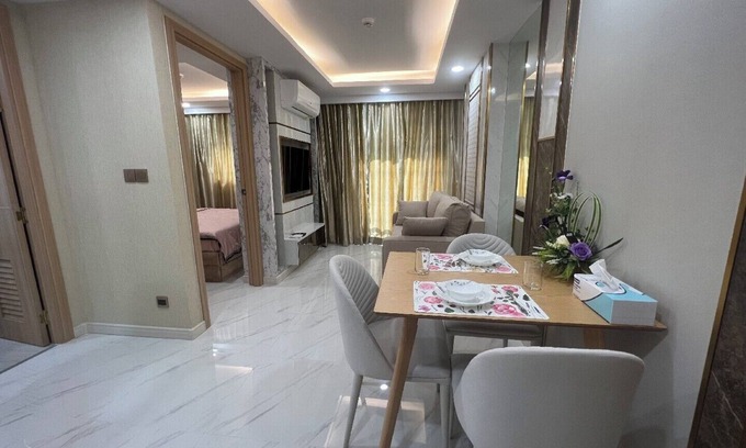 Central Pattaya Apartment | A beautiful pool view apartment
