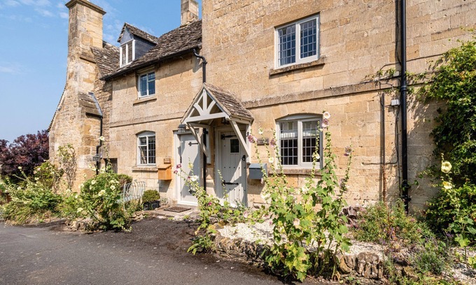 Stanton Cottage | A beautiful quintessential Cotswold Cottage - Honeysuckle Cottage, Stanton