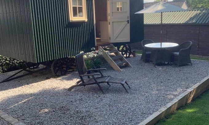 Hope Cottage | A Beautiful Shepherd's hut in a Stunning Location Near Castleton, Peak District