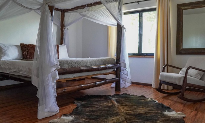 Baruti West Cabin | A beautifully modern home with a twist of wooden cabin feel!