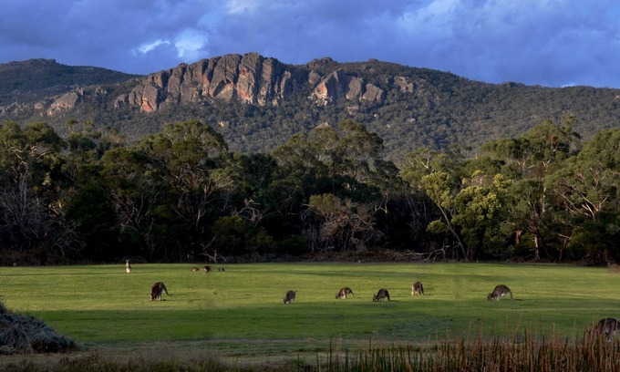Cavendish Boat Rental | A Boat in the Grampians - Nature Lovers Eco-retreat