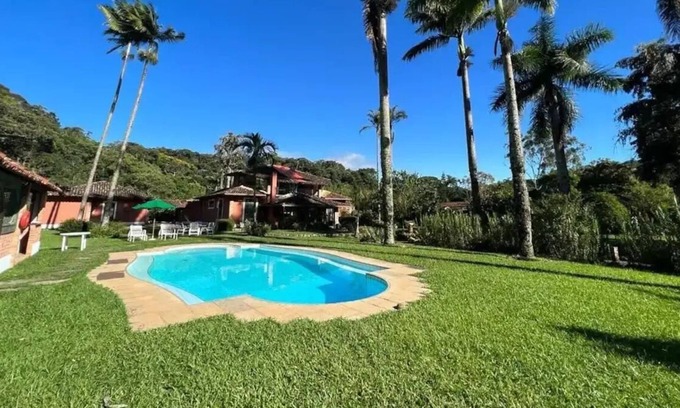 Teresopolis Cottage | 'A BOSSA' by Serra / Caditova