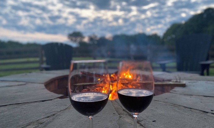 Arlington House | A bougie barn on 50+ acres! Cozy and updated.