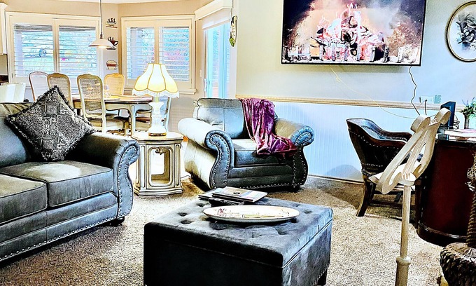 Lafayette House | A boutique cottage Near the best wineries and Local Restaurants.