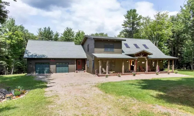 Meredith House | A breathtakingly pristine luxury cabin on 14 private acres