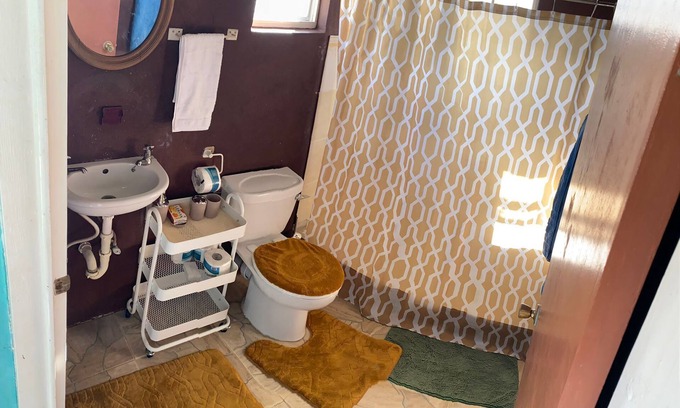 Bridgetown House | A Breezy hideaway, 10 mins from the largest town and beach.