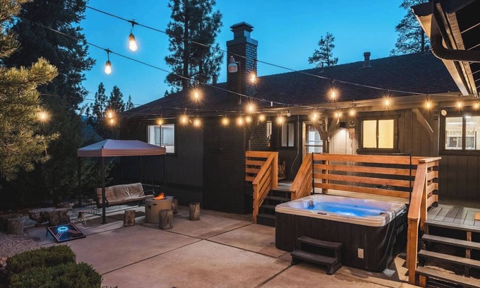 Whispering Forest Cabin | A/C ! EV Charging- Hot Tub - Gas Fire Pit - Gameroom - Modern Décor!