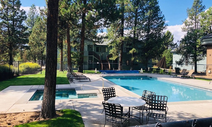 Sunriver Condo | A/C- Family Friendly - Forest View- Pool and Hot Tub