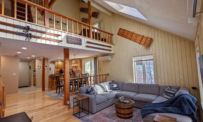 North Conway Condo | A/C! Near Cranmore,Storyland,Echo Lake,Saco,dining,shopping! w/Peloton & Sauna