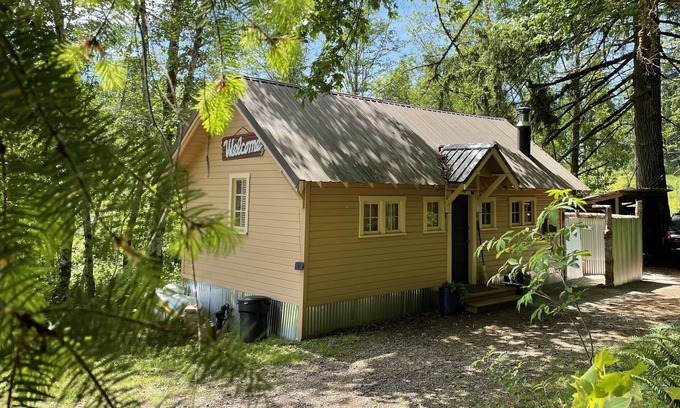 Adna Apartment | A Cabin in the Woods