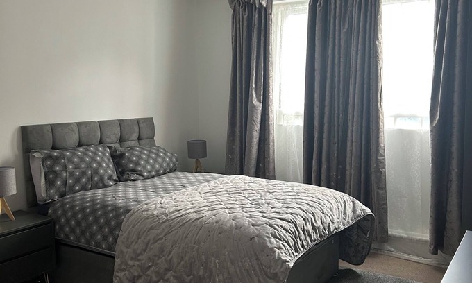 Finchley Church End House | A calm retreat where you can unwind, in a lovely location.