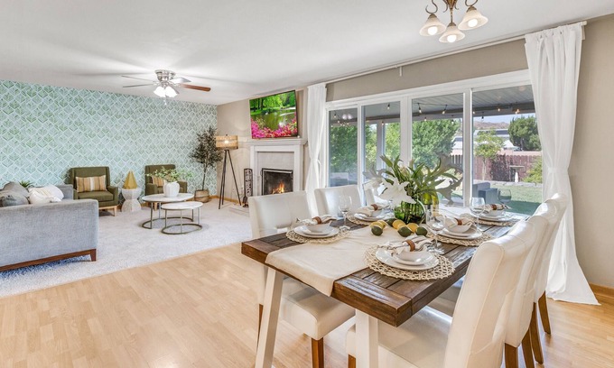 Santa Clarita House | A calm, sunny, happy, amazingly design green oasis