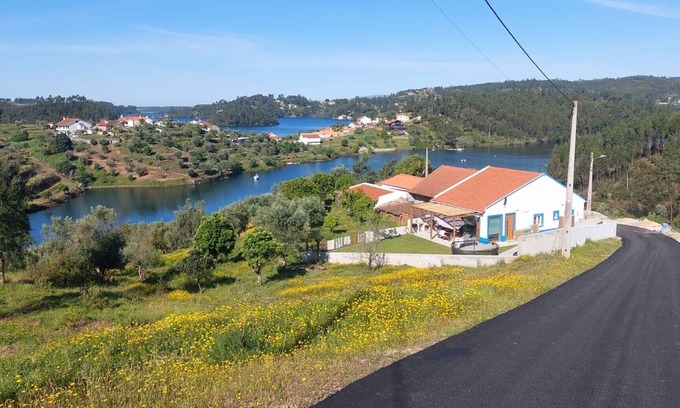 Abrantes Cottage | A Carpinteira Lake House - An authentic Portuguese country house by the lake!