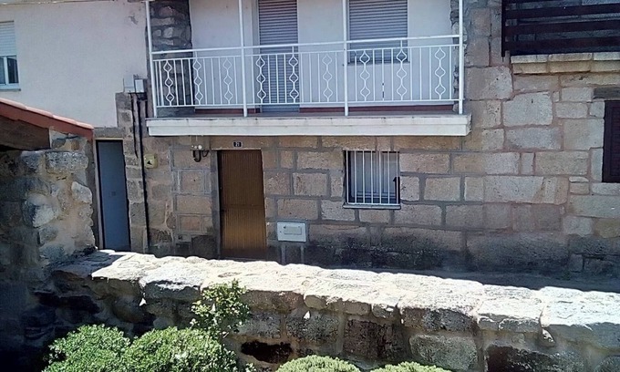 Verin Cottage | A Casa da Boa Xente, charming house in the valley of Verín.