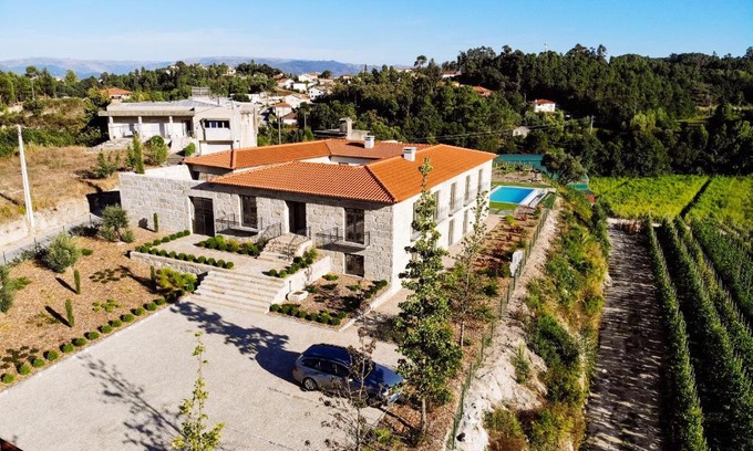Cabeceiras de Basto House | A Casa da Quintã - Piscina exterior e interior aquecida