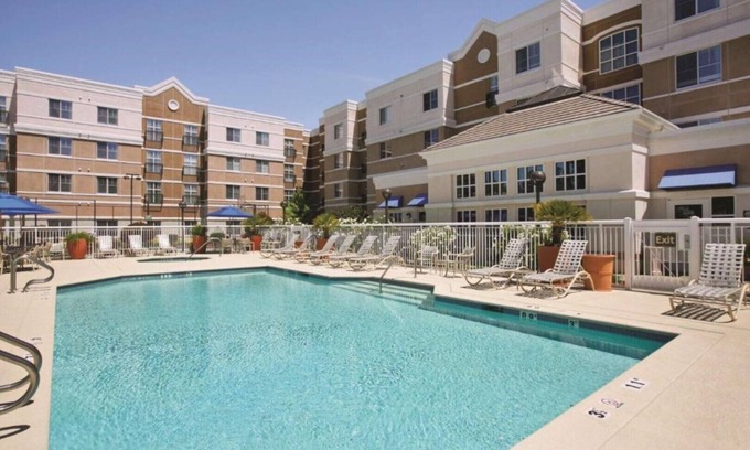Pleasant Hill House | A centrally located all-suite hotel in the East Bay !