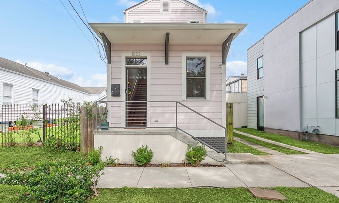 Treme House | A Centrally Located & Modern Home with New Amenities - Great For Nurses