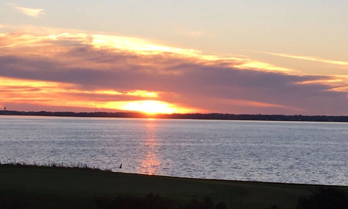 Nags Head Cottage | A Chance For Total Relaxation, Beautiful Sunsets, Beach, Pool, & Golf Access!