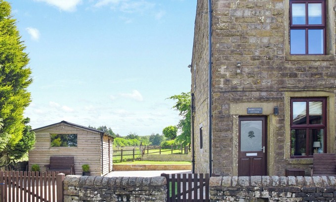 Oldham Cottage | A characterful, pet-friendly escape with local amenities.