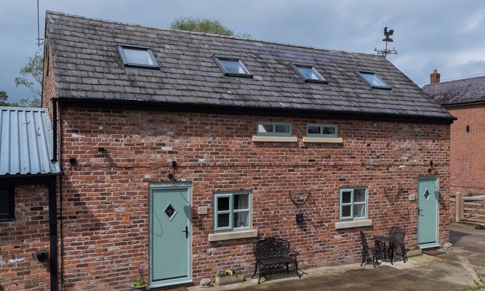 Goostrey Apartment | A charming and peaceful, newly renovated barn conversion, located in a beautiful corner of Cheshire;