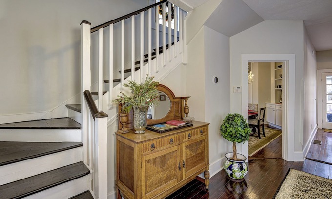 Vicksburg Cottage | A charming cottage nestled in the historic Fostoria Neighborhood.
