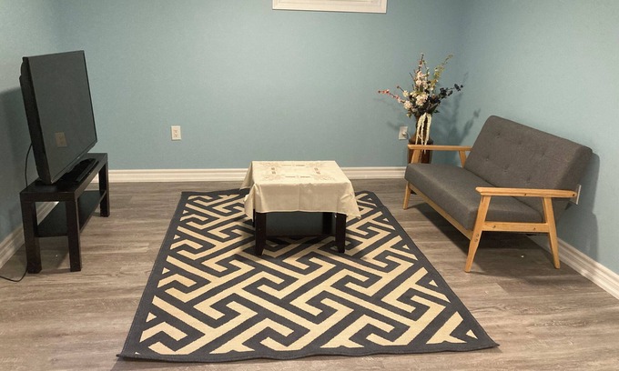 Durham Region Apartment | A Charming Cozy Nest! A Beautiful 1 BR Apartment in Oshawa.