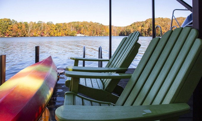 Six Mile House | A charming lakefront Lake Keowee home!