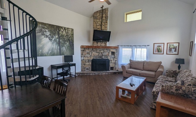 Hamilton Other | A Charming Newly Renovated Loft on Hobby Farm