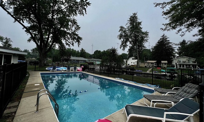 Paw Paw Lake House | A cheerful, bright lake getaway