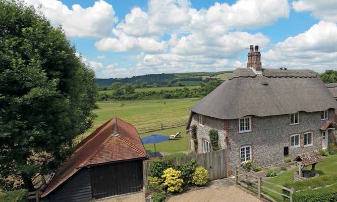 Burpham Cottage | A chic country cottage idyllically situated in the glorious Arundel countryside.