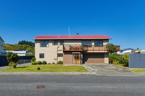 South Bay House | A Classic Kiwi Bach in South Bay