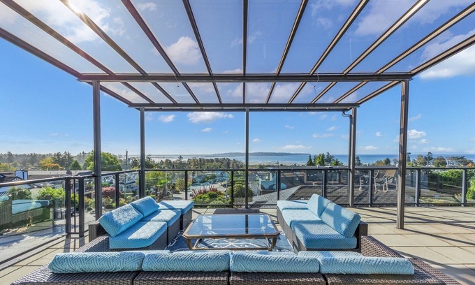 White Rock Villa | A coastal retreat, the leisurely time in Ocean Whisper Villa.