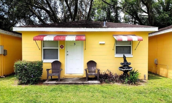 Lakeland Apartment | A comfortable 1bed 1 bath apartment located in a quit community.