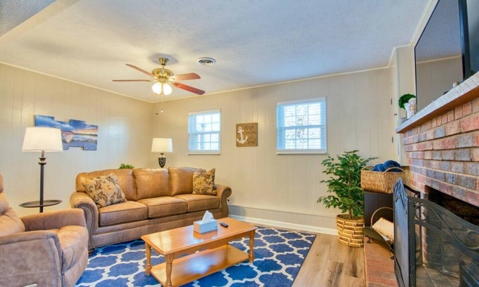 Johnson City Apartment | A comfortable home near the Motor Mile and Boone Lake, 5mins to I-26, Wing Deer Park, and the Mall.