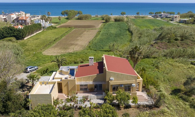 Maleme Villa | A comfortable,sunny villa in nature,listening to the sound of the sea!