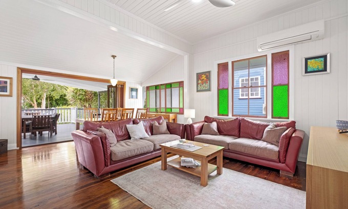 East Brisbane House | A Comfy Family QLDr ~ 3Bed/2Bath/1Car ~ House